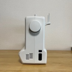 🌻シンガー(SINGER) ミシン🌻未使用品に近い定価￥12.000のところ￥7.000の画像