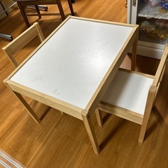 IKEAの机・椅子セットの画像