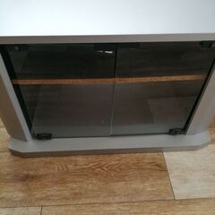 引渡完了しました。無料でテレビ台お譲りします