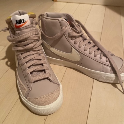 新品未使用　NIKE22.5