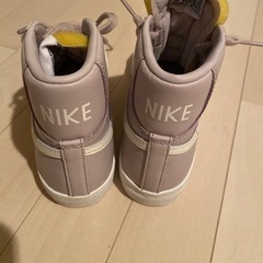 新品未使用　NIKE22.5の画像