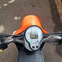 ヤマハ　Eビーノ　SY11J　出川哲朗の充電させてもらえませんかのバイク　実働車両の画像