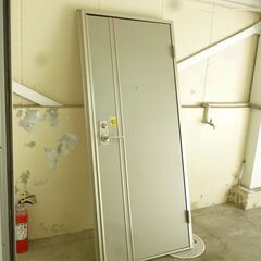 YKK APのドア。無料でお譲りします。受け渡しは、5/5(日)～5/10(金)、松山市萱町です。の画像