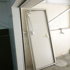 YKK APのドア。無料でお譲りします。受け渡しは、5/5(日)～5/10(金)、松山市萱町です。の画像