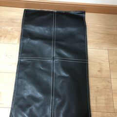 ニトリ  フェイクレザー クッションカバー　黒