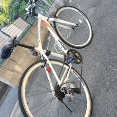 自転車 クロスバイクの画像
