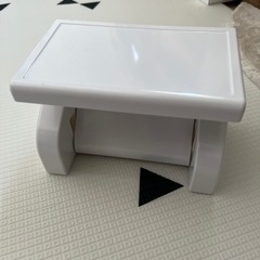 トイレットペーパーホルダー物置付き