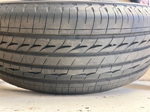 車のパーツ タイヤ、ホイール