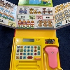 バーコードリーダーで読み込ませたら音が鳴るよ　レジスター　ミキハウス　バーコードリーダーの紐が一部切れてます　おもちゃ おもちゃ 知育玩具の画像