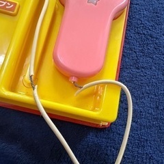 バーコードリーダーで読み込ませたら音が鳴るよ　レジスター　ミキハウス　バーコードリーダーの紐が一部切れてます　おもちゃ おもちゃ 知育玩具の画像