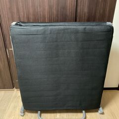 折り畳みベッドの画像