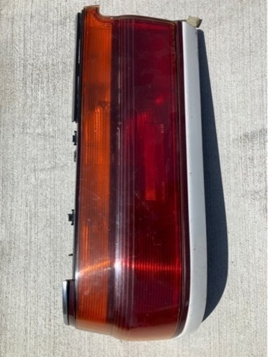 MS130クラウン3、0ℓ用テールレンズ純正左側。