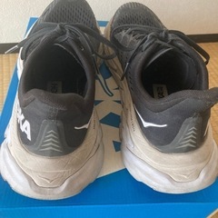 ホカオネオネランニングシューズの画像