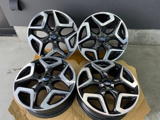 車のパーツ タイヤ、ホイール