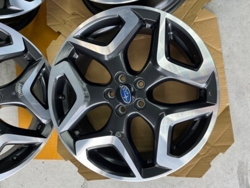 車のパーツ タイヤ、ホイール