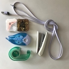 文具いろいろ　ホッチキス、両面テープ、テープ糊、画鋲