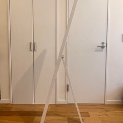ニトリ　スリムスタンドミラー　ホワイトの画像