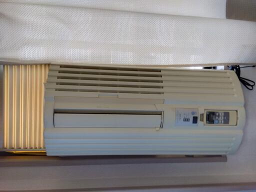 トヨトミ【工事不要】ウインドエアコン (冷房専用) 液晶リモコン付 アイボリー　TWI-A16F　直接引き取り