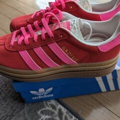 adidasガゼル色ボールド23・5cm