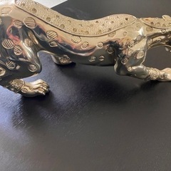 ヒョウの置物の画像