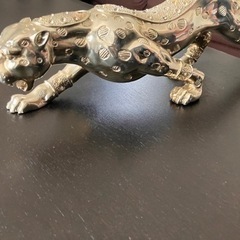 ヒョウの置物の画像