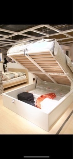 収納たっぷり　跳ね上げ式クイーンベッド　フルセット