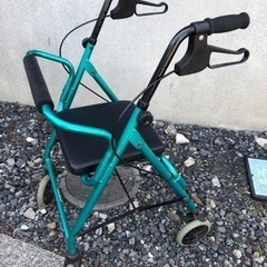 歩行器　手押し車　高齢者　中古品