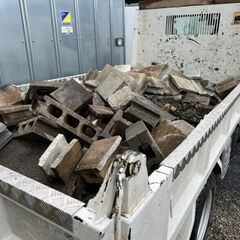 ４トン以上　ダンプ運転できる人　急募！　車両置き場から現場へ移動して解体・手元作業をしていただきますの画像