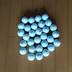 ゴルフボールｘ４５個＆ウッドミドルテーｘ５０本の画像
