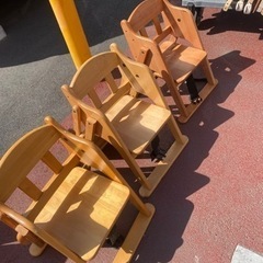 ベビーベッドと椅子