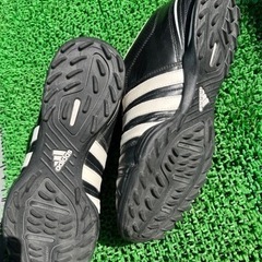 美品 adidas サッカーシューズ フットサルシューズ adiQuestraの画像