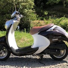 50cc原付バイク中古です（現状渡し）ヤマハのビーノにデザイン似てますよꉂꉂ(ｰᗜｰ◍)でもビーノより車体がちょっと大きめです！中々あまり同じ車体走ってないので人と被らなくて良いですよ👍✨オシャレな外車の原付バイク！ハザード、盗難防止スイッチ有り！✨走りも今の所Goodに爽快に走ります💨💨👍！🎶一部地域配達料金別途頂きますが配達も可能ですので配達ご希望の方は、希望の場所をコメントして来て下さいね🙇‍♀️出品の内容をよくご理解の上の購入宜しくお願いいたします。コメント逃げは、やめて下さいねの画像