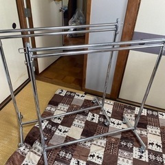 決まりました。ハンガーラック伸縮自在2段にもかけられます。2セッ...