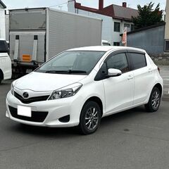 トヨタ ヴィッツ Fグレード 4WD ナビ付き 冬タイヤアルミ付...