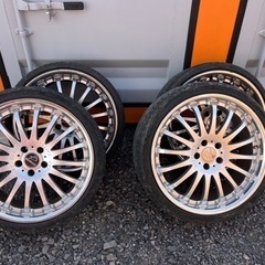 車のパーツ タイヤ、ホイール