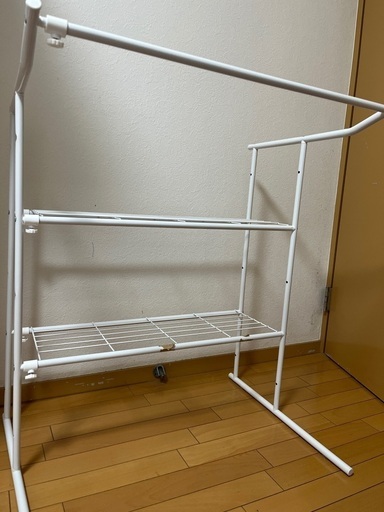 伸縮式ハンガー付き押入れシェルフ