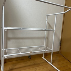 伸縮式ハンガー付き押入れシェルフ