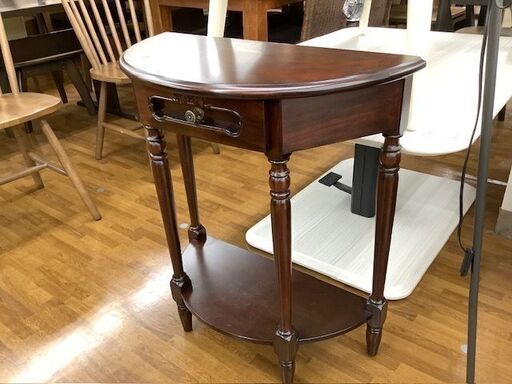 1時間の無料軽トラック貸出サービス！ハーフムーンコンソールテーブルのご紹介!