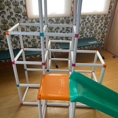白いわんぱくジム　成長に合わせて組み換え7way    ボールプールのボールも欲しい方は一緒に差し上げます　　説明書ありの画像