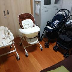 Combi ルシエスAT(左の白いもの、電動、テーブルあり)の画像