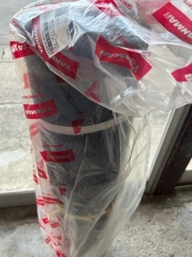 〔新品〕ヤンマー　ゴム　サイドコラム　1E8915-62641