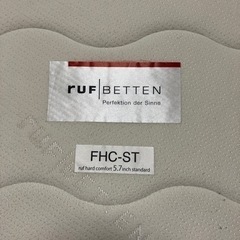 クイーンサイズベッドの画像