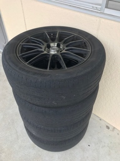 車のパーツ タイヤ、ホイール