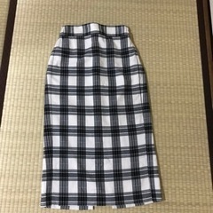 GU ペンシルスカート