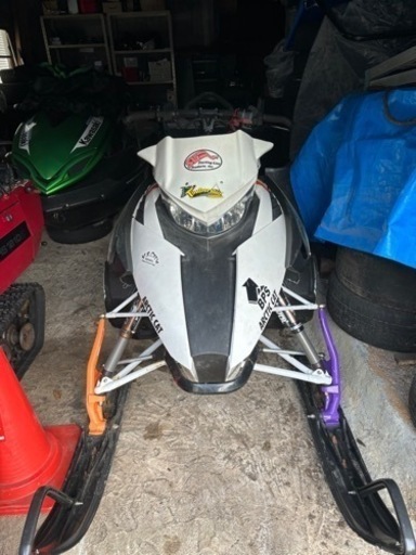 スノーモービル