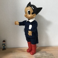 鉄腕アトム復刻版ソフビ 学生服 ビリケン商会  身長は約44㎝になります。の画像