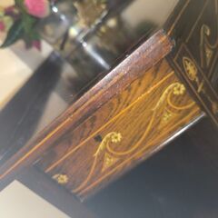 アンティーク家具　ローズウッド材　英国　象嵌　徴税炭の画像
