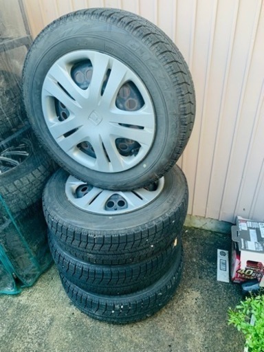 車のパーツ タイヤ、ホイール