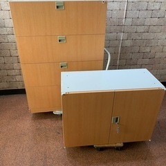 キャビネット2点セット 両開き 引き出し オフィス家具 棚 木目調 鍵付きの画像