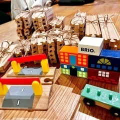 BRIO（木製プラレール）セット※踏切、家、電車1台つき